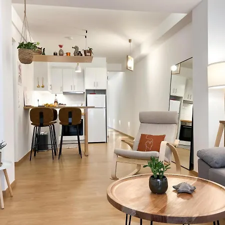 Comfy 2 Bdr In Petralona - Next To Metro